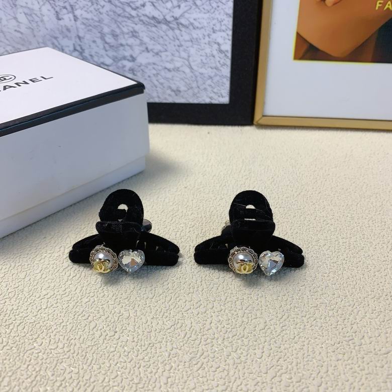 Chanel Hair Grab Clip  (1)